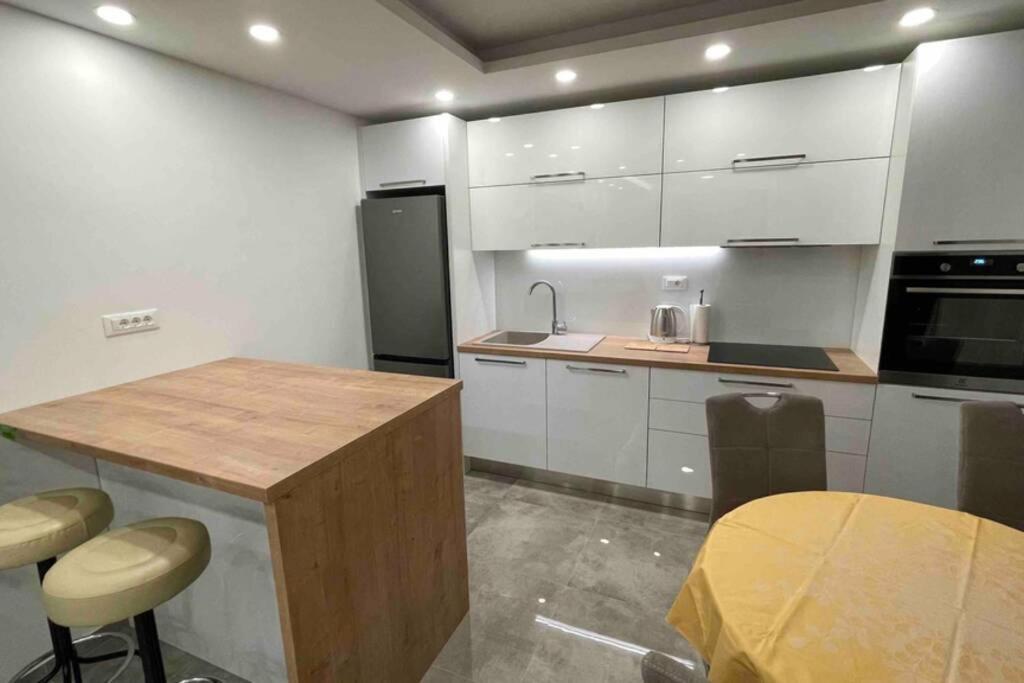 Luxury Apartman Bili Подгора Экстерьер фото